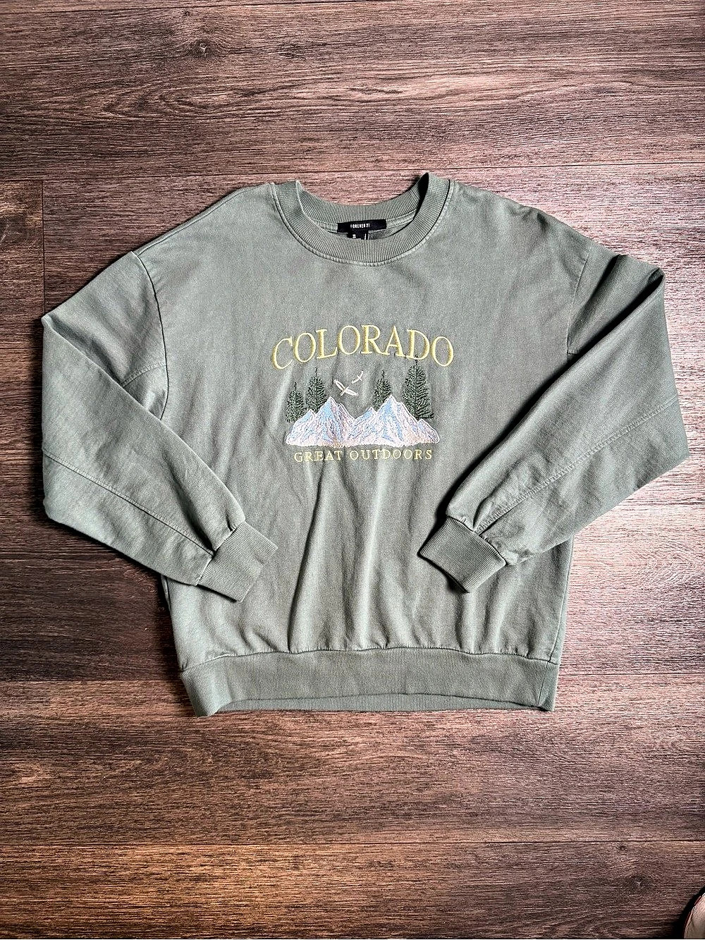 Forever 21 Colorado Great Outdoors Embroidered Sweatshirt Green Small